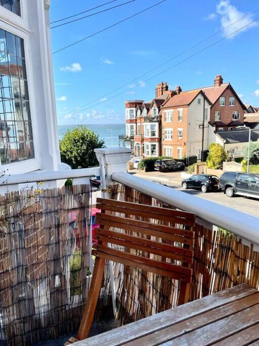 3 Bedroom Spacious Seaside Apartment With Estuary Views Southend-on-Sea Exterior photo